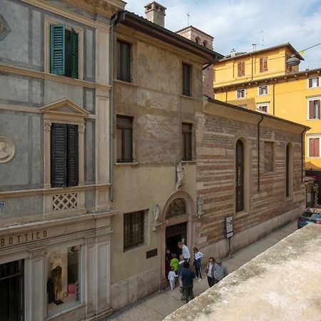 Billie'S Flat Red - Art & Design Apt In Verona Historic Centre Ngoại thất bức ảnh