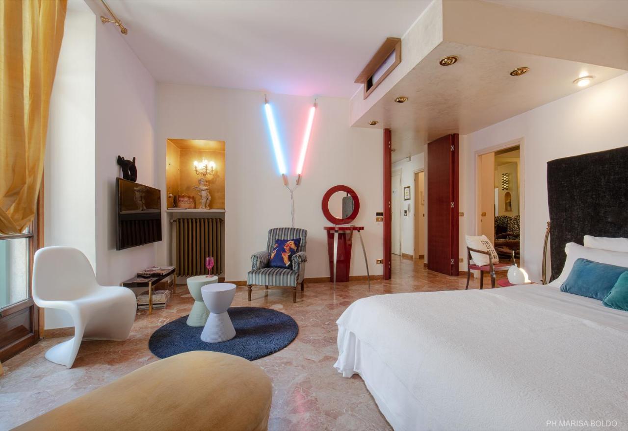 Billie'S Flat Red - Art & Design Apt In Verona Historic Centre Ngoại thất bức ảnh