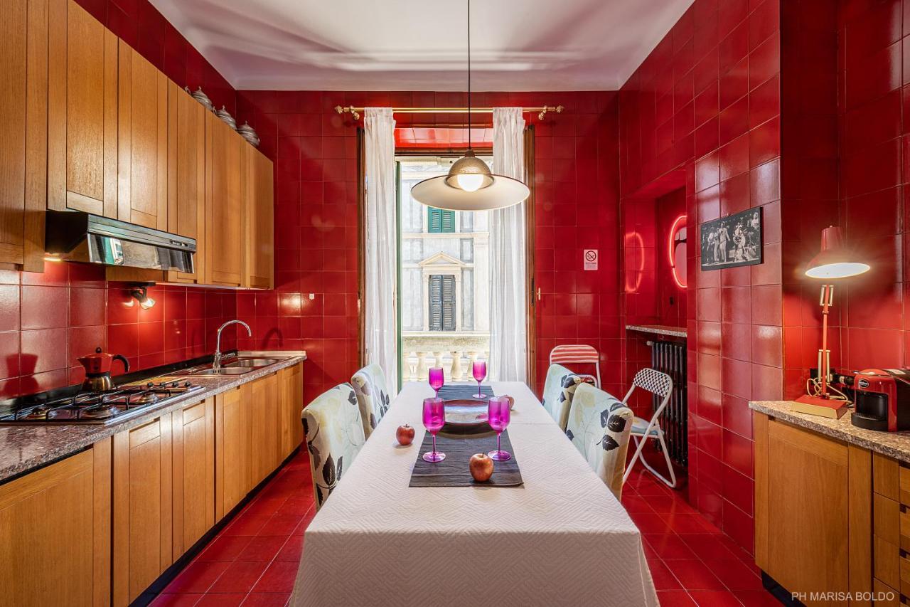 Billie'S Flat Red - Art & Design Apt In Verona Historic Centre Ngoại thất bức ảnh
