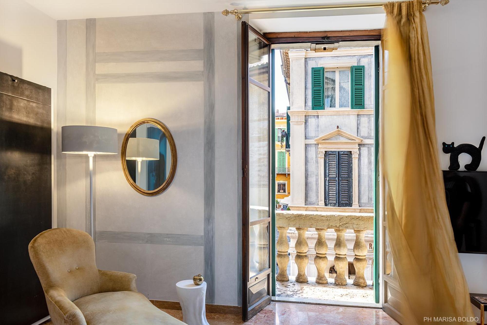 Billie'S Flat Red - Art & Design Apt In Verona Historic Centre Ngoại thất bức ảnh