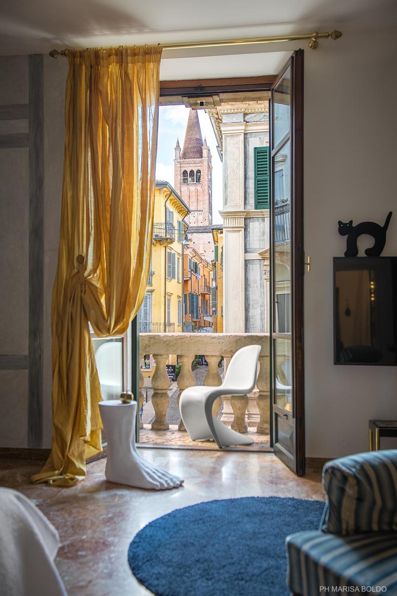 Billie'S Flat Red - Art & Design Apt In Verona Historic Centre Ngoại thất bức ảnh