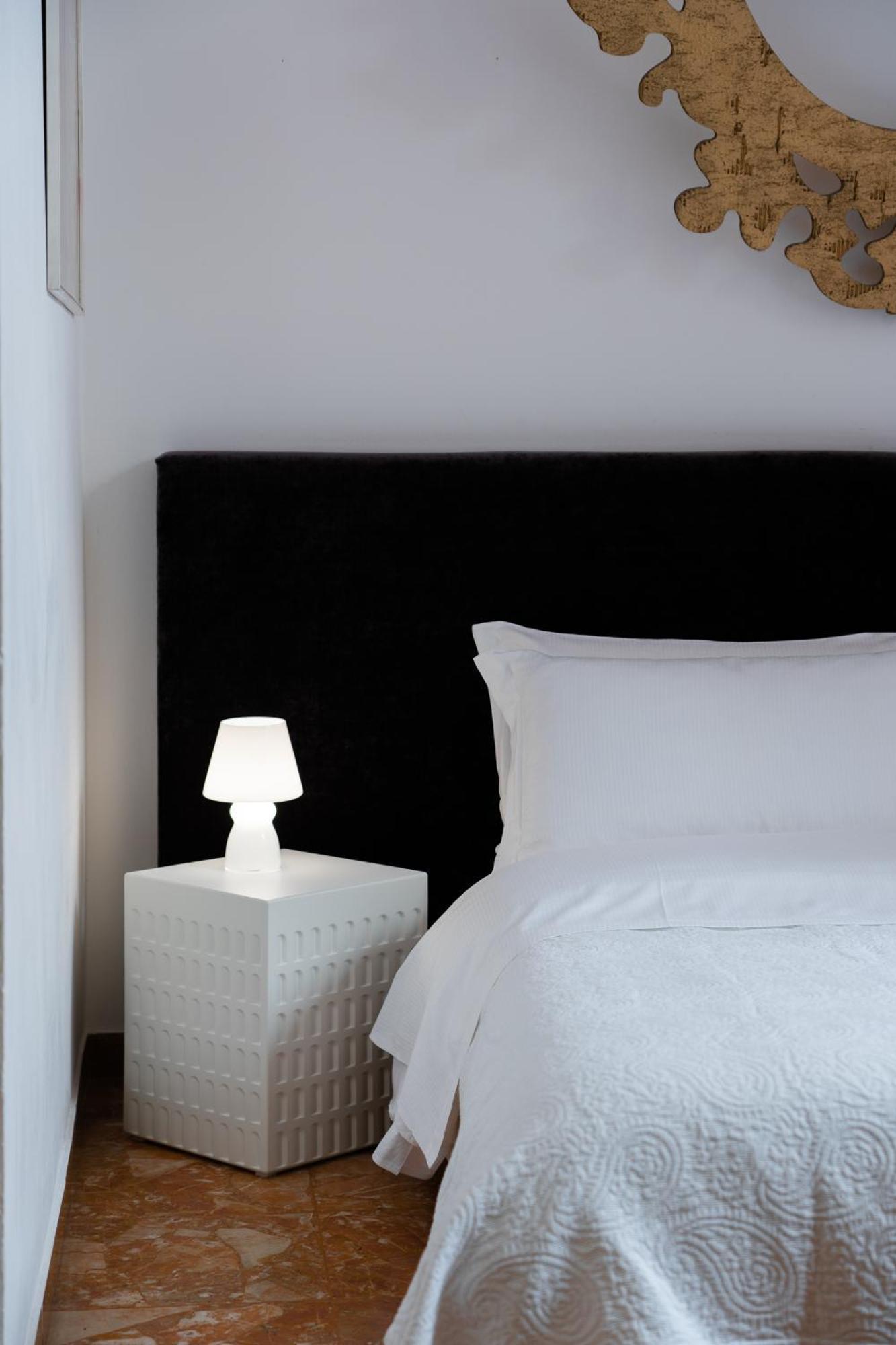 Billie'S Flat Red - Art & Design Apt In Verona Historic Centre Ngoại thất bức ảnh